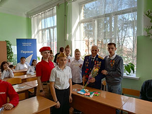 Алексинские школьники пообщались с ветеранами СВО и Великой Отечественной войны        