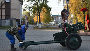 В Борисоглебске установили макеты дивизионных пушек