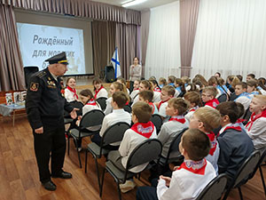 Алексинские школьники встретились с председателем совета ветеранов        