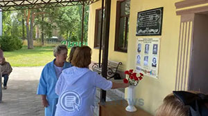 В Сясьстрое открыли мемориальную доску в честь работников военных госпиталей             