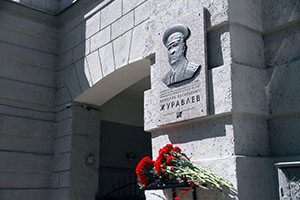 Доску памяти ветерана Вячеслава Журавлева торжественно открыли в Новосибирске          