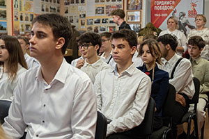 Курскую школу №1 имени Героя Советского Союза В. А. Горишнего и Симферополь связал телемост 