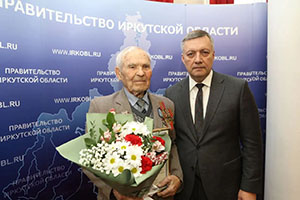 100-летний ветеран из Иркутска получил приглашение на Парад Победы        