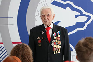 Школьники Самары встретились с ветераном Великой Отечественной войны