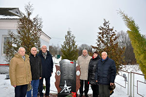 Сотрудники брянского Управления ФСБ почтили память павших партизан    