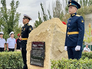 Астраханский сквер на Яблочкова был назван в честь композитора Василия Агапкина        