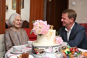 Ветеран из Нового Уренгоя пересекла вековой рубеж