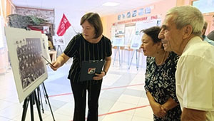 Посвящённая ветерану Великой Отечественной войны фотовыставка открылась в Октябрьской школе