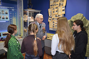 В Смоленске ветеран милиции провел Урок Мужества для школьников в музее истории смоленской полиции