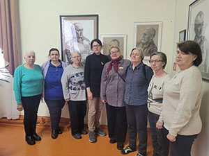 Авторы выставки-проекта «Славим СВОих бойцов» встретились в Мошенском            