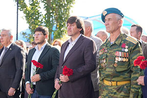 В Тюмени открыли мемориал в честь погибших десантников      