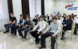 Ветеран СВО рассказал школьникам Саратова о силе духа и цене мира                    