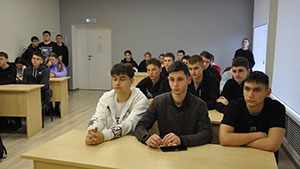 Ветеран органов внутренних дел Сергей Кириченко встретился со студентами Бирючанского техникума          