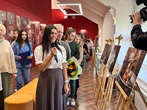 В Курске открылась выставка Лилии Мачихиной «Свет сквозь вечность»        